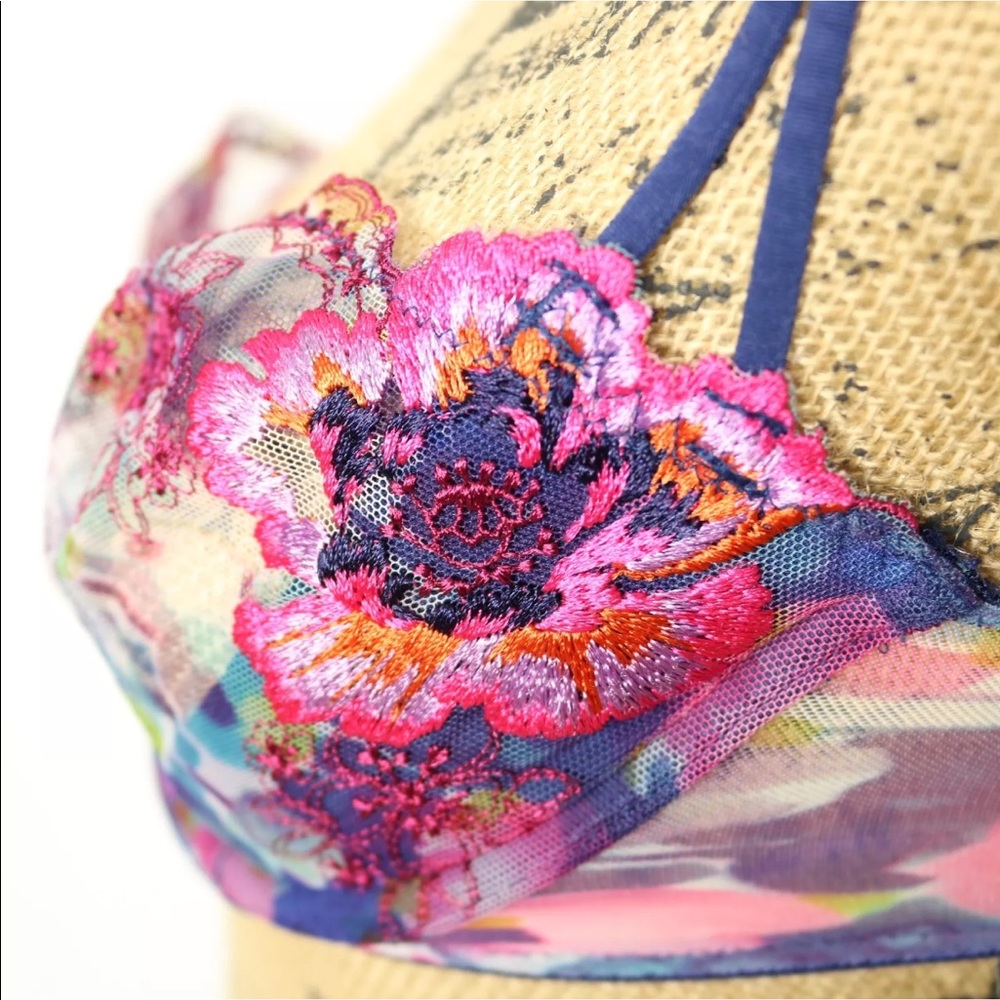 Victorias Secret Bra 32D Push Up Underwire Blue